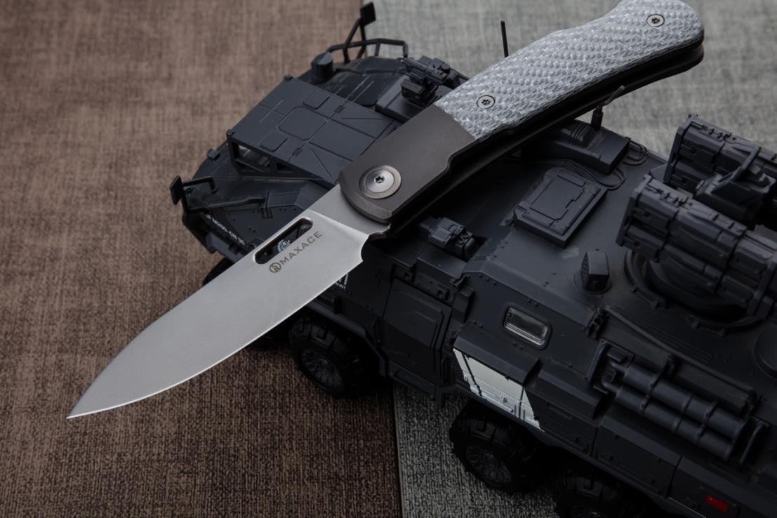 # ** COMING SOON ** MAXACE BEETLE 2.0 - MAGNACUT BLADE - SILVER CARBON FIBER - BONE ZIRCU-TI INLAYS - LOCK BACK - True Talon