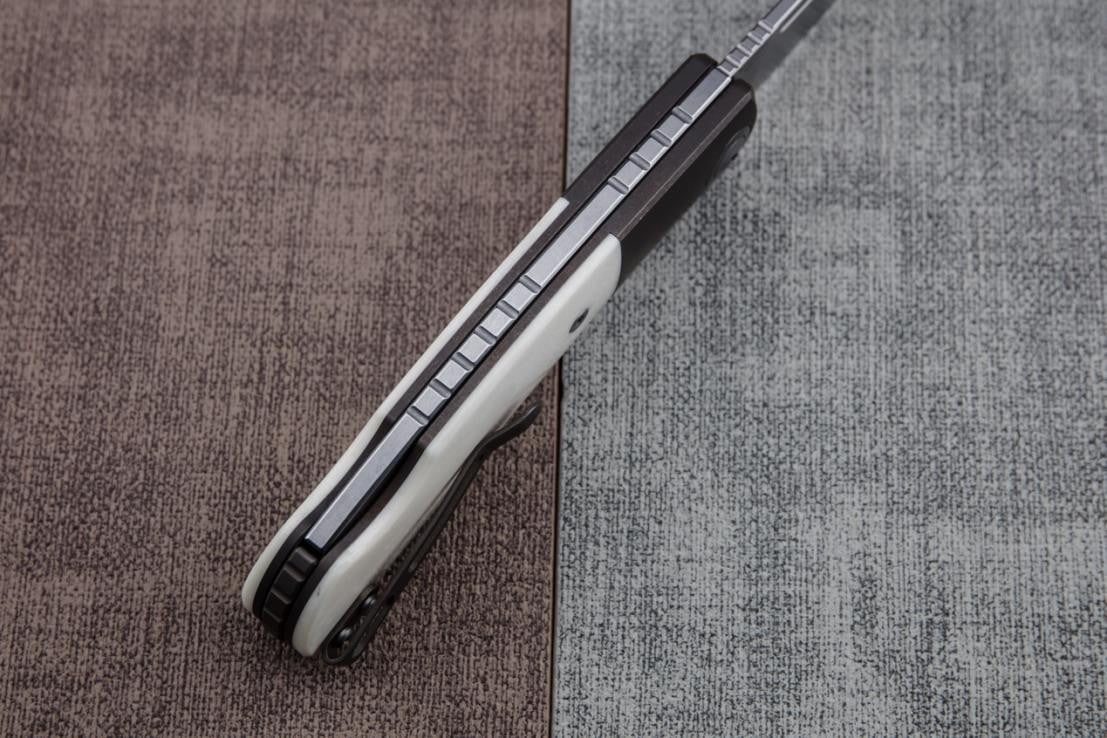 # ** COMING SOON ** MAXACE BEETLE 2.0 - MAGNACUT BLADE - SILVER CARBON FIBER - BONE ZIRCU-TI INLAYS - LOCK BACK - True Talon