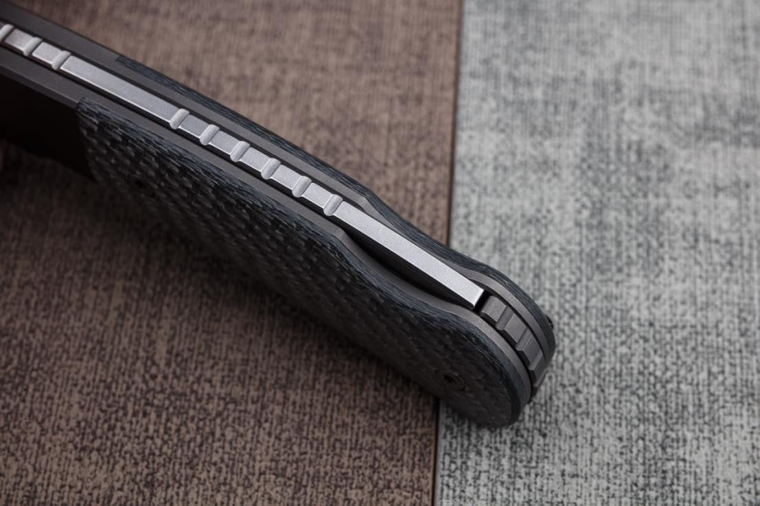 # ** COMING SOON ** MAXACE BEETLE 2.0 - MAGNACUT BLADE - SILVER CARBON FIBER - BONE ZIRCU-TI INLAYS - LOCK BACK - True Talon