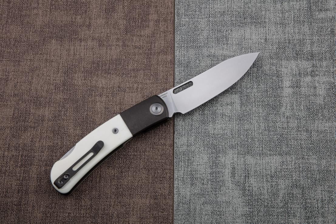 # ** COMING SOON ** MAXACE BEETLE 2.0 - MAGNACUT BLADE - SILVER CARBON FIBER - BONE ZIRCU-TI INLAYS - LOCK BACK - True Talon