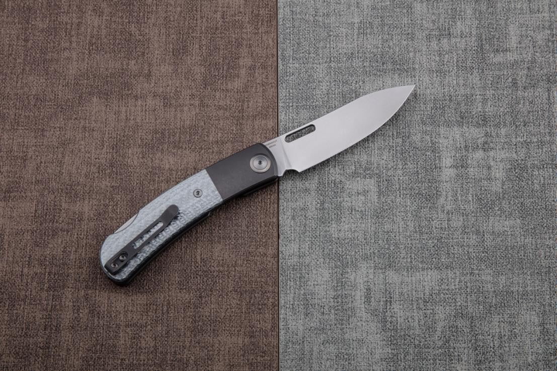 # ** COMING SOON ** MAXACE BEETLE 2.0 - MAGNACUT BLADE - SILVER CARBON FIBER - BONE ZIRCU-TI INLAYS - LOCK BACK - True Talon