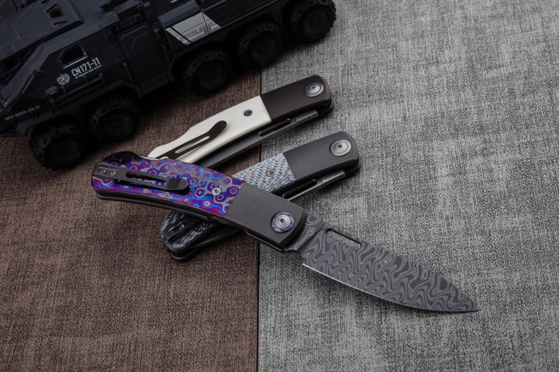 # ** COMING SOON ** MAXACE BEETLE 2.0 - MAGNACUT BLADE - SILVER CARBON FIBER - BONE ZIRCU-TI INLAYS - LOCK BACK - True Talon