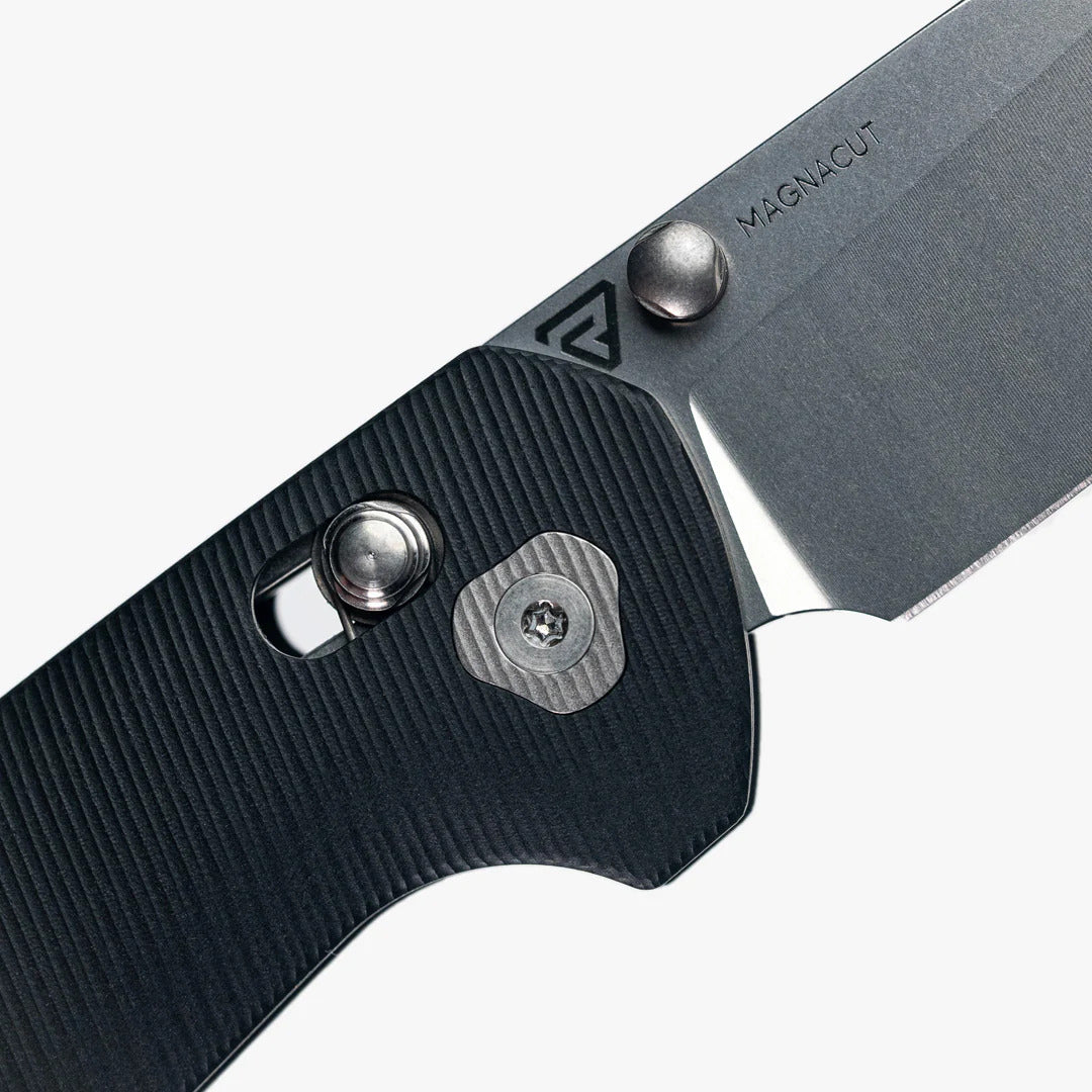 TACTILE KNIFE - MAVERICK - MAGNACUT STEEL - DESIGN BT RICHARD ROGERS - MADE IN THE USA