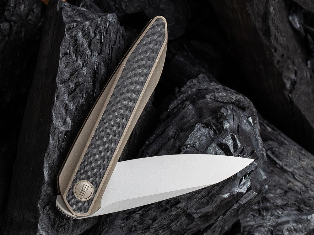 ** HERE NOW ** - WE KNIVES - 2010 BLACK VOID OPUS- 20CV Blade - Front Flipper - True Talon