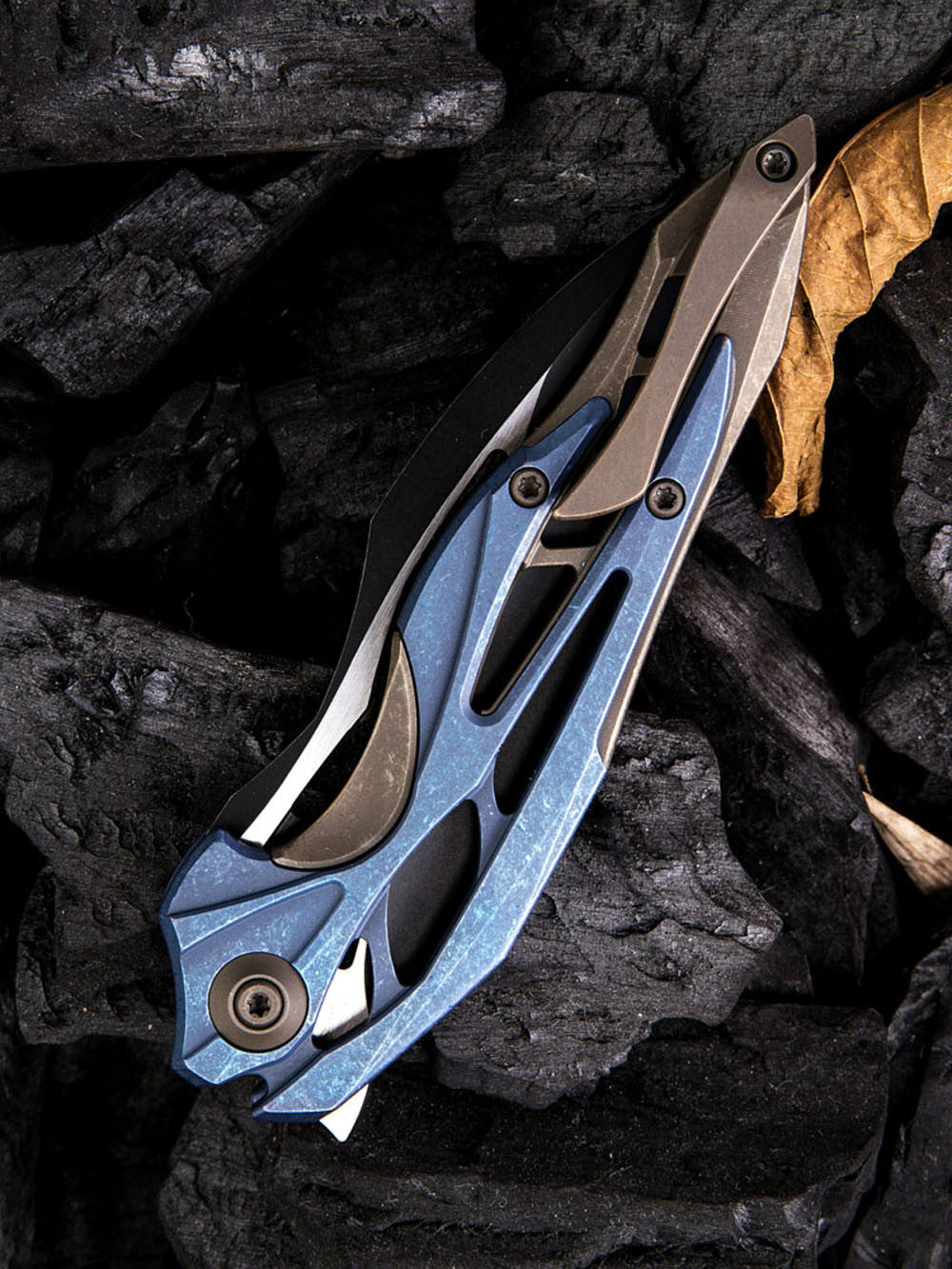 WE Knives ARRAKIS - 906 - M390 Blade - Titanium Handle - Various Color Models - True Talon