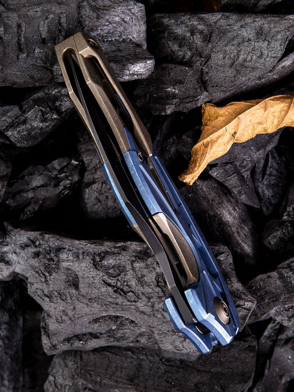 WE Knives ARRAKIS - 906 - M390 Blade - Titanium Handle - Various Color Models - True Talon