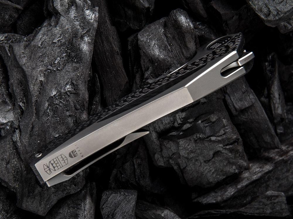 WE Knives ÆternA - 918 - M390 Blade - Carbon Fiber and titanium handle - True Talon