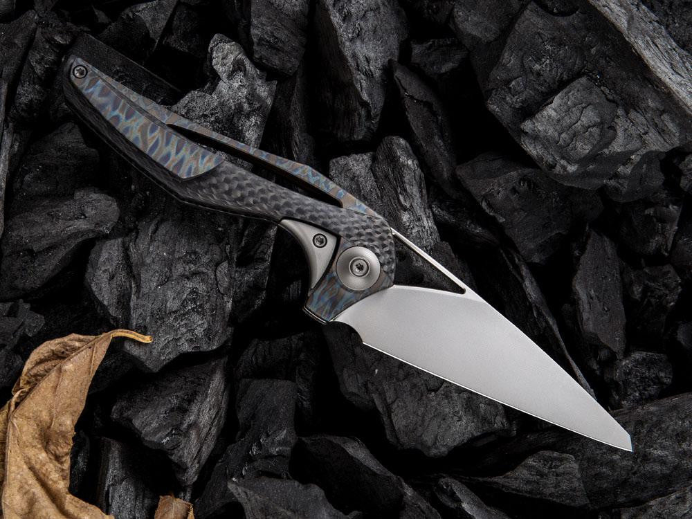 WE Knives ÆternA - 918 - M390 Blade - Carbon Fiber and titanium handle - True Talon