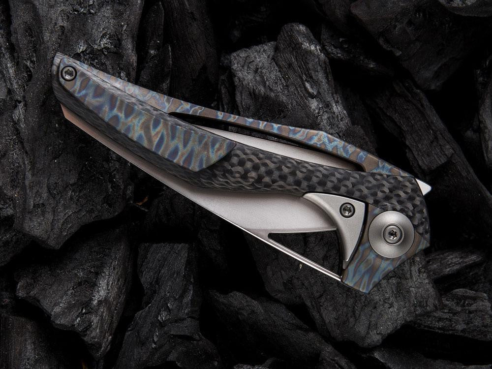 WE Knives ÆternA - 918 - M390 Blade - Carbon Fiber and titanium handle - True Talon