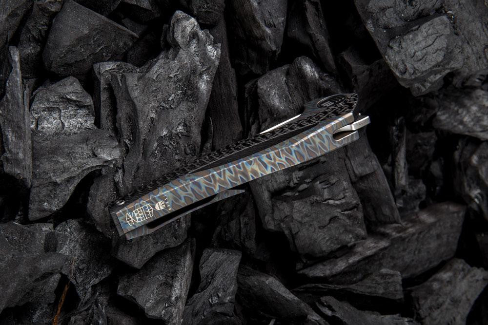 WE Knives ÆternA - 918 - M390 Blade - Carbon Fiber and titanium handle - True Talon