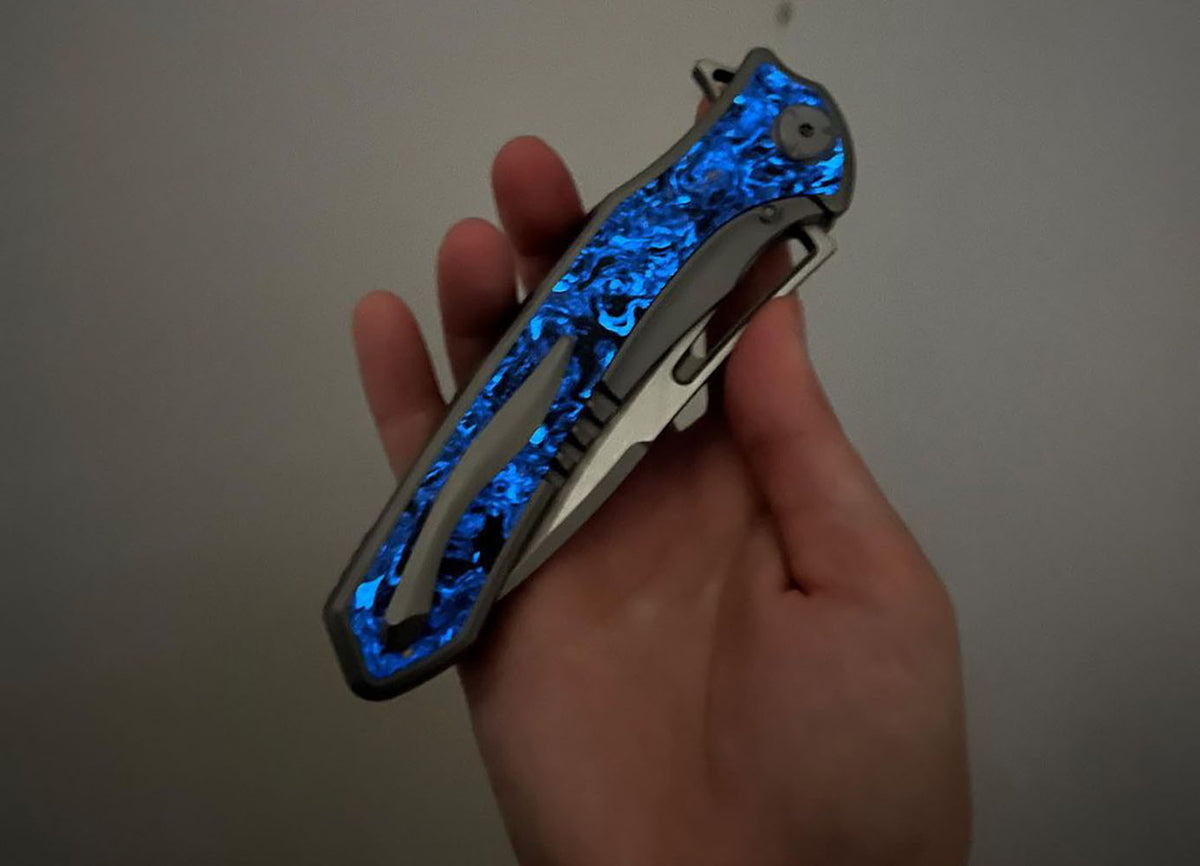 MAXACE AMBER III - M390 BLADE - MULTI ROW BEARINGS - GLOW IN THE DARK CARBON FIBER